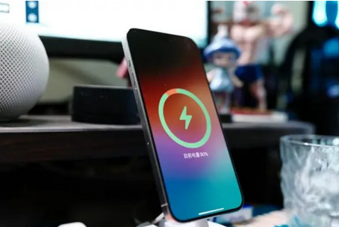 永和苹果15换屏服务分享用什么充电器给iPhone15充电更好 