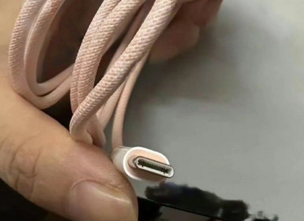 永和苹果15维修店分享iPhone15USB-C数据线长啥样